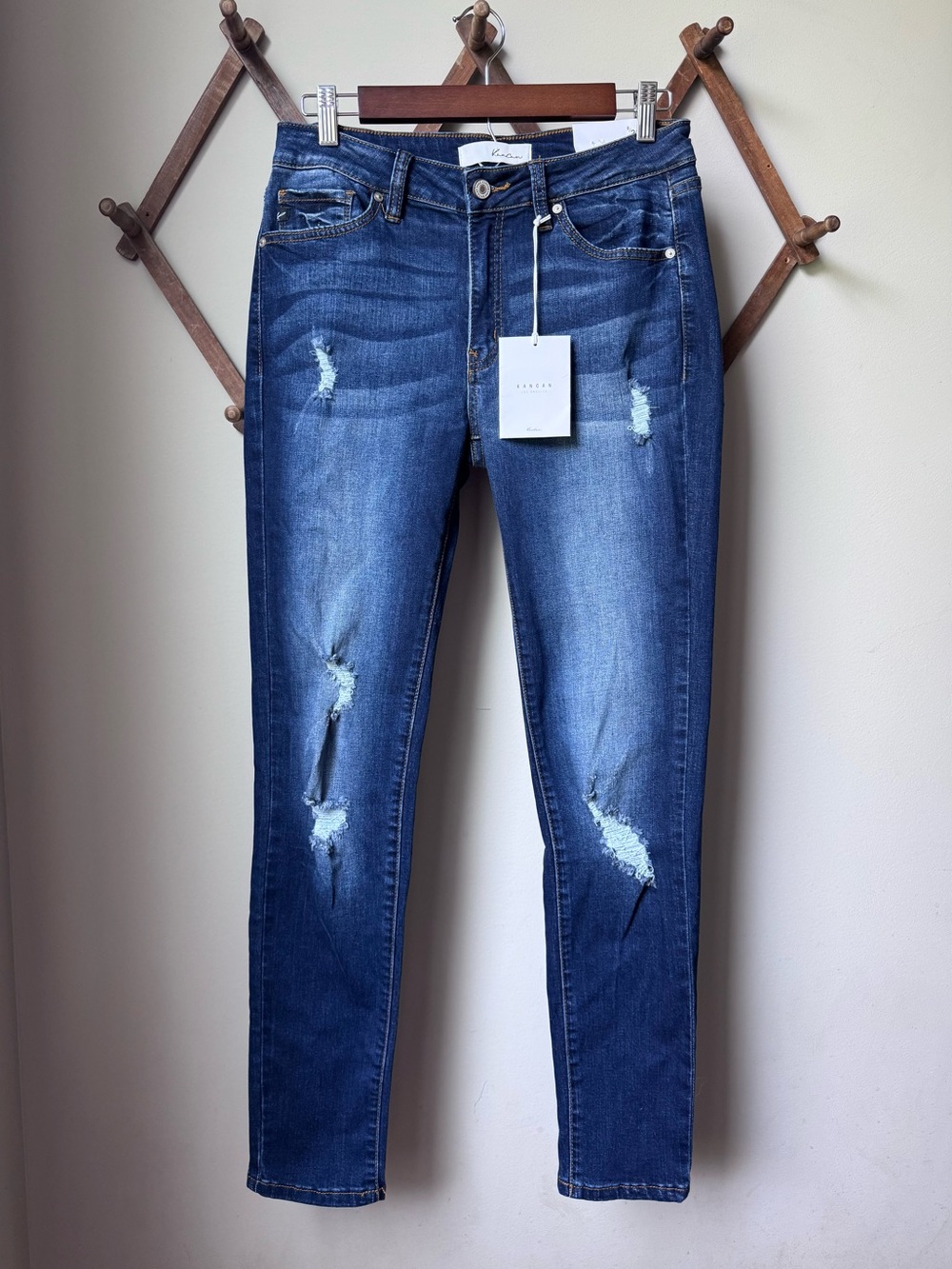 NWT KanCan Kiri Skinny Distressed Jean in Indigo Size 9